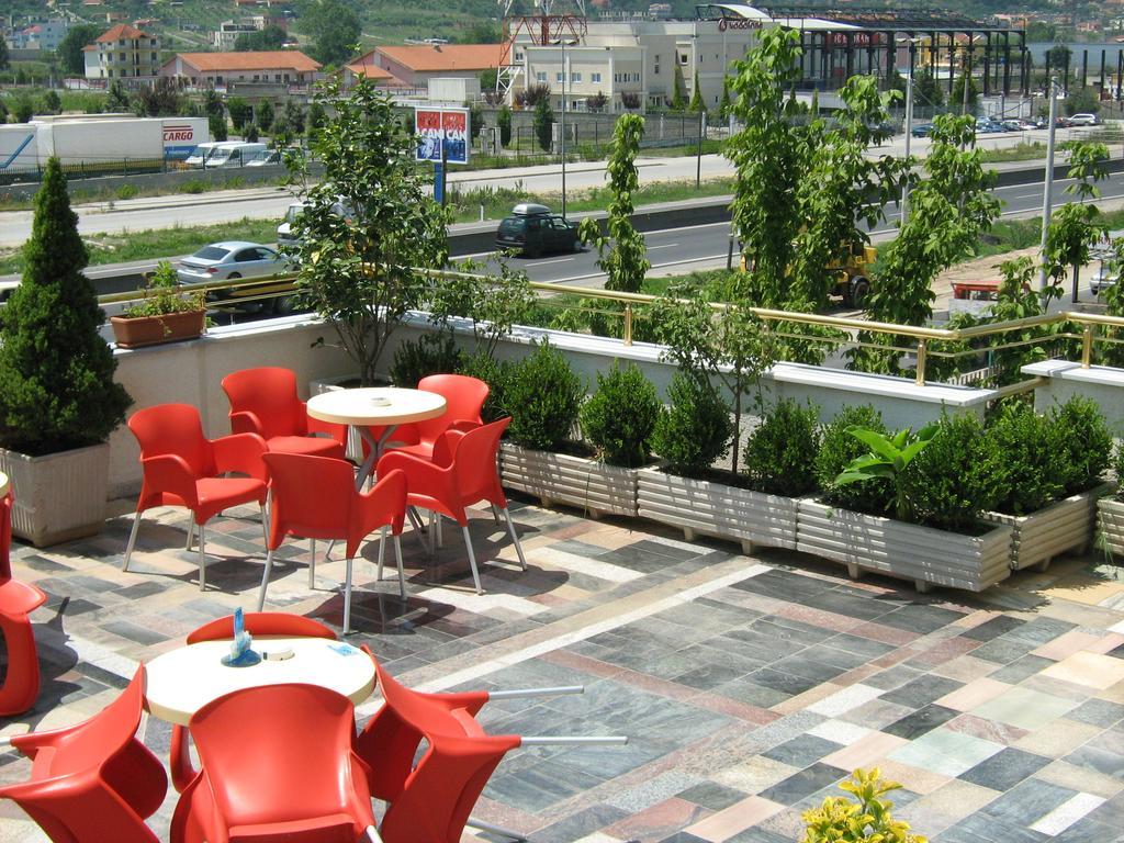 Hotel Lubjana Тирана Екстер'єр фото