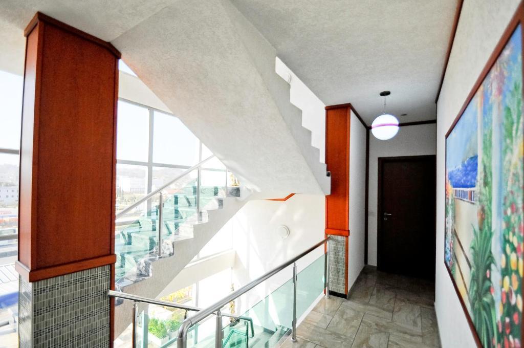 Hotel Lubjana Тирана Екстер'єр фото