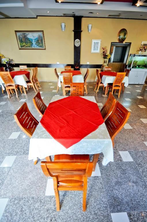 Hotel Lubjana Тирана Екстер'єр фото