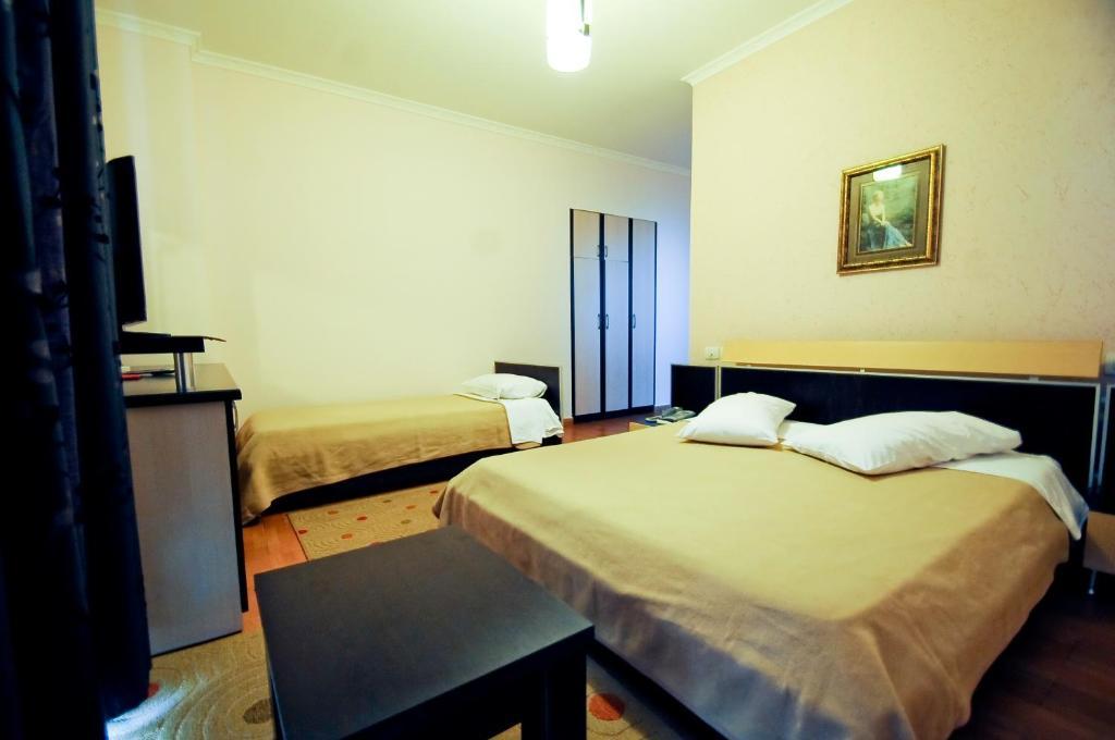Hotel Lubjana Тирана Екстер'єр фото
