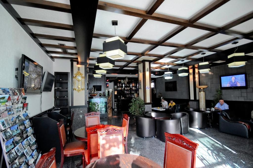 Hotel Lubjana Тирана Екстер'єр фото