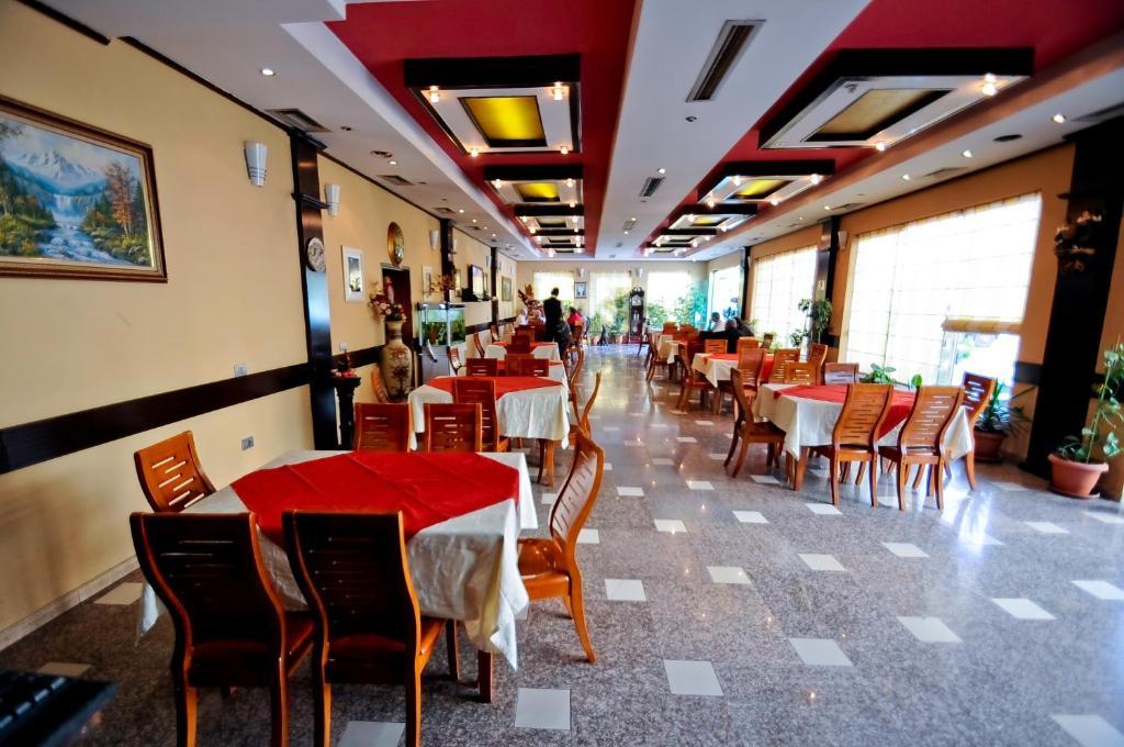Hotel Lubjana Тирана Екстер'єр фото